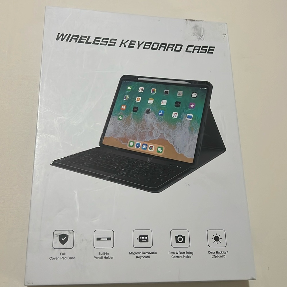 NWOT Wireless Keyboard case for Ipad